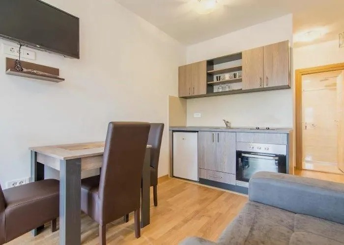 Apartament 502, Sarm